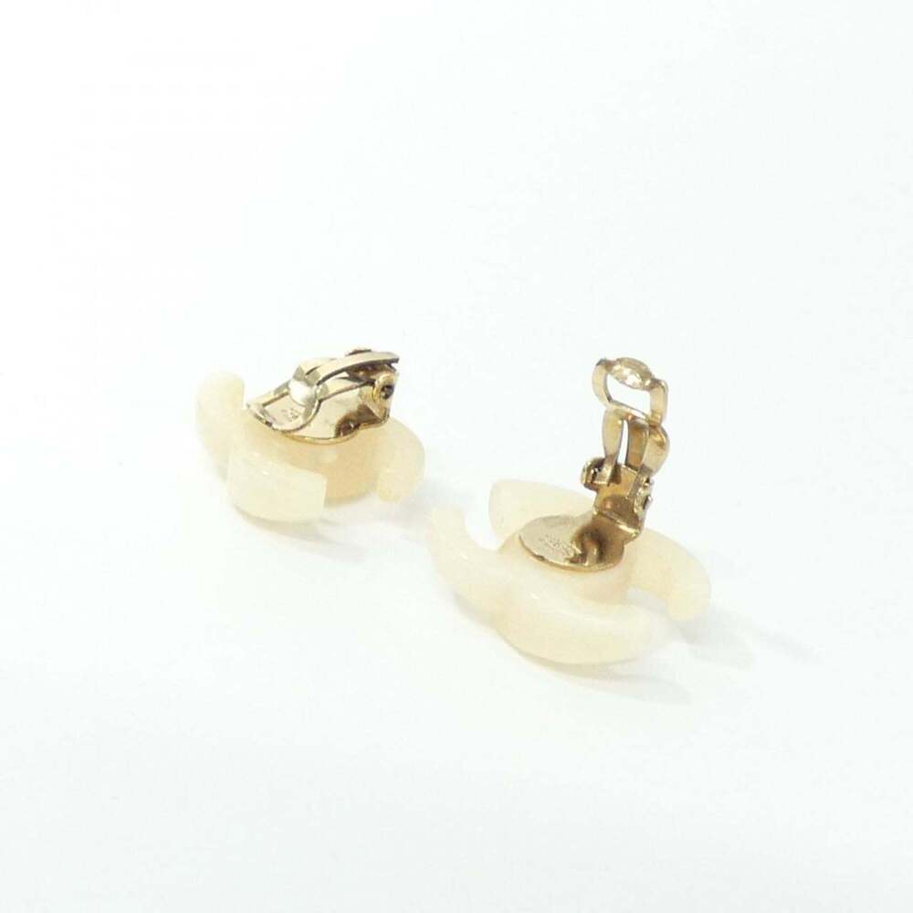 CHANEL Authentic White Earrings - Picture 3 of 3